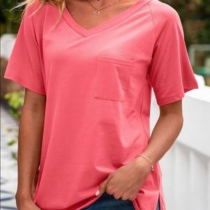 Side Slit Chest-
Pocket V-Neck Tee - Women XL
